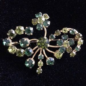 Austrian crystal Brooch. Vintage and beautiful